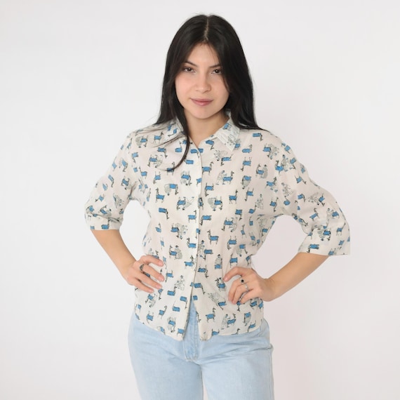 Vintage Llama Print Shirt 60s South American Motif Novelty White Blue Button Up 1/2 Sleeve Dacron Cotton 1960s Peru Andes 36 Medium M
