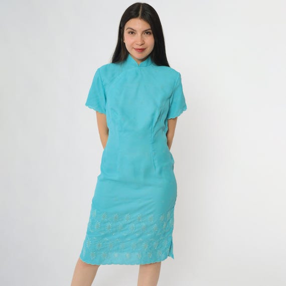 Turquoise Blue Dress 60s Mod Shift Embroidered Eyelet Mandarin Collar Short Sleeve Mini Length Scalloped Hem A Line Vintage Style Large L