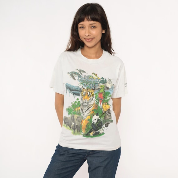 90s Endangered Species Graphic Tee White Cotton T-Shirt Tiger Panda Elephant Animals Wildlife Crew Neck Nature Tourist Jungle Small S