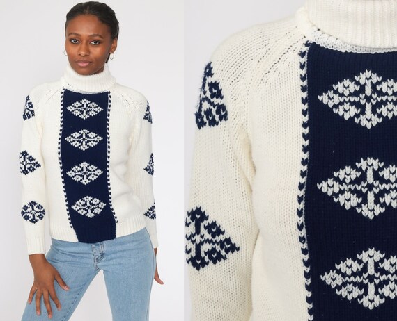 White Turtleneck Sweater Blue Geometric Sweater 70s Ski Sweater Raglan Sleeve Funnel Neck Knit Jumper Pullover Vintage Small S