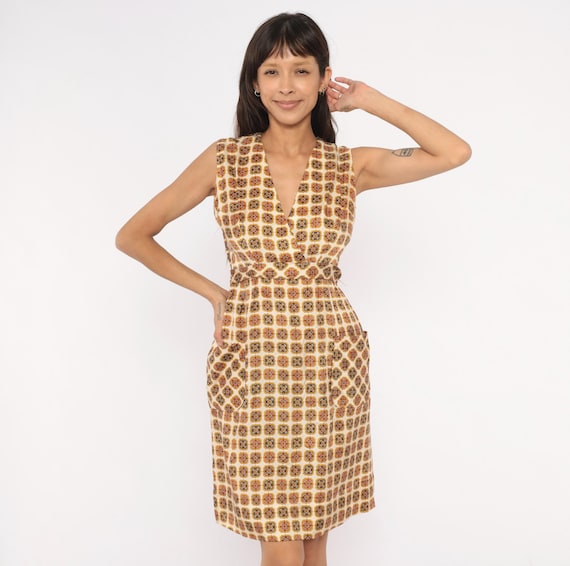 60s Medallion Mini Print Dress Cream Mustard Brown Sleeveless Geometric Tile Pattern Gold Fitted Waist  Summer Vacation Vintage Small S