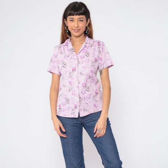 Light Purple Floral Top 70s Button up Shirt Pastel Lavender Flower Leaf Print Short Sleeve Collared Top Summer Hippie Vintage 1970s Medium M