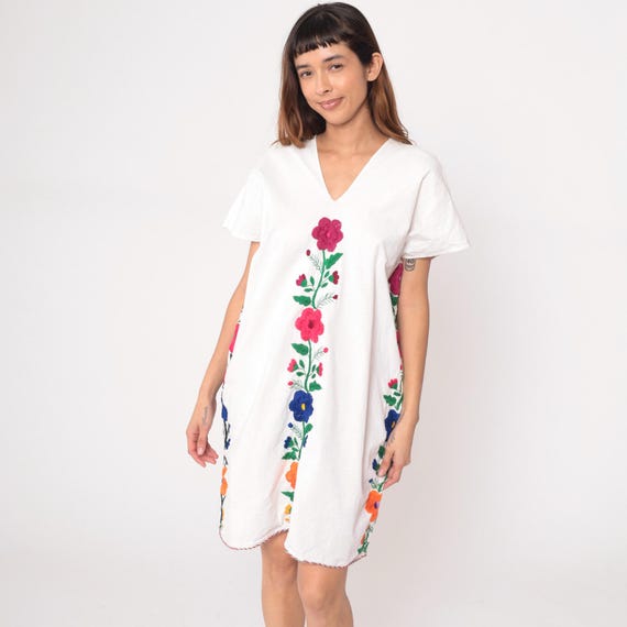 Floral Embroidered Mexican Dress 90s White Cotton V Neck Short Sleeve Prairie Vintage Colorful Flowers Folk Art Peasant Summer Shift Medium