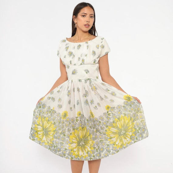 60s Daisy Print Dress Floral Fit And Flare Pleated Cap Sleeve White Yellow Cotton Garden Party Summer Cottagecore Vintage Extra Small XS