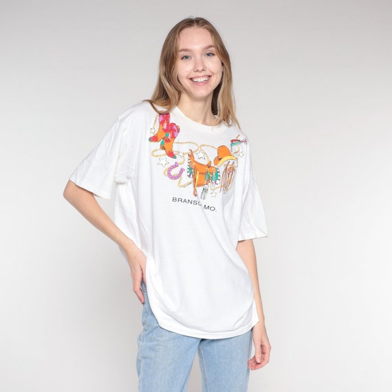 Branson Missouri Shirt 90s Western T-Shirt Cowboy Hat Boots Saddle Horseshoe Graphic Tee Retro Rodeo USA Tourist White Vintage 1990s Large L