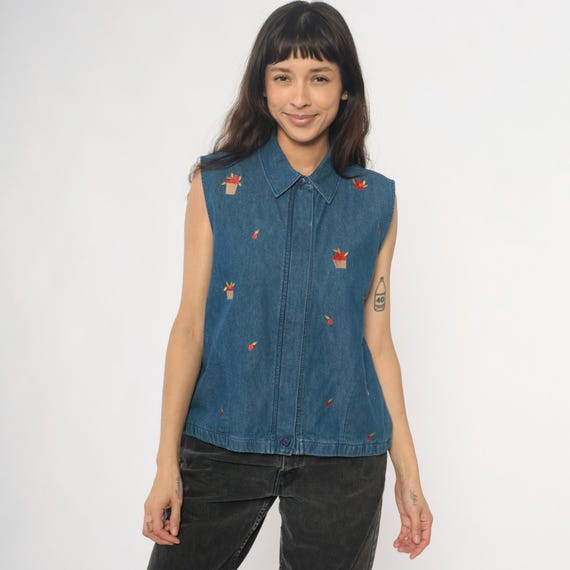 Apple Embroidered Denim Vest 90s Sleeveless Shirt Cotton Chambray Blue Cherry Fruit Basket Collared Top Cottagecore Vintage Blouse Medium M