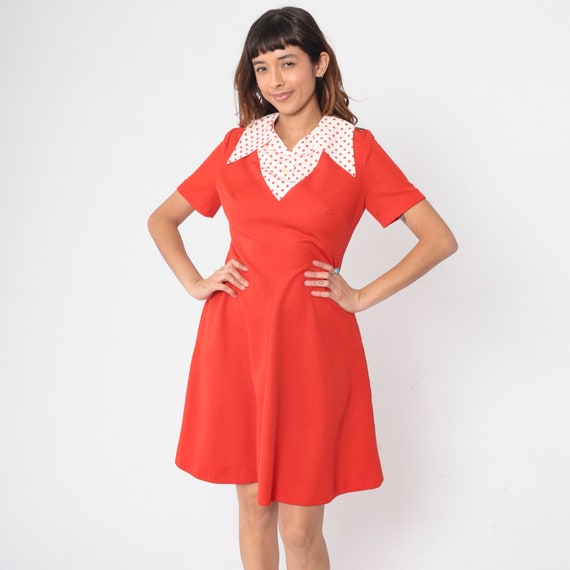 Red Shift Dress 60s 70s Mod Mini Dress Space Age White Polka Dot Collar Plain Twiggy Polyester Dress Vintage 1970s Short Sleeve Medium 8