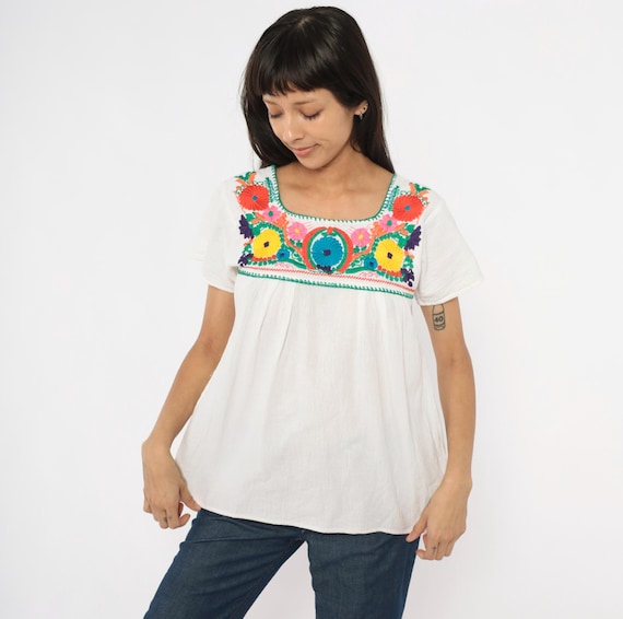 Mexican Embroidered Blouse White Cotton Peasant Top Floral Multicolor Short Sleeve Babydoll Folk Art Festival Summer Shirt 2000s Small S