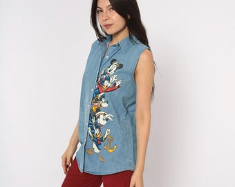 90er Jahre Mickey Unlimited Disney Denim Ärmelloses Hemd Blau Chambray Baumwolle Grafik Kragen Top Minnie Donald Goofy Anker Vintage Medium M