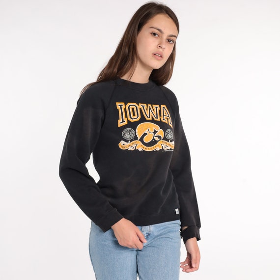 Vintage Iowa Hawkeyes Sweatshirt Distressed University Sweatshirt 80s Football Sweatshirt Graphic College Sweater Black Size Small S