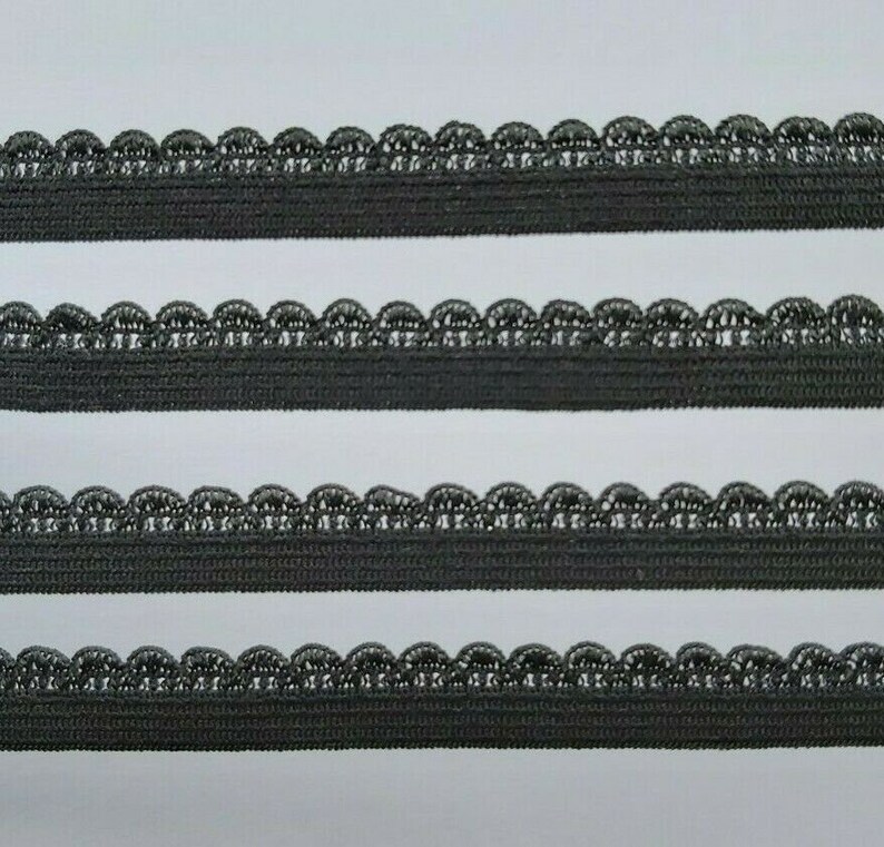 Pu&ograve; includere: Finitura elastica nera con bordo a festoni. La finitura &egrave; mostrata in quattro file.