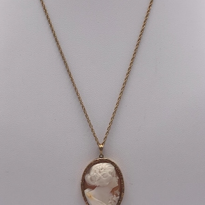 Vtg Gold Shell Cameo Pendant