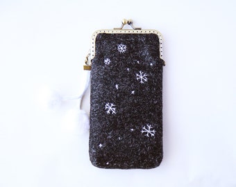 Let it snow iPhone Case/Glasses Case Wool and Embroidery  (iPhone 13 12 Pro/Pro Max/Mini, Samsung Galaxy S21/S21+ etc.)
