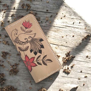 Maßgeschneiderte Leder Damen Geldbörse, feuergebrannte Vogel Motive, handbemalte künstlerische Leder Geldbörse, schlanker Kartenhalter, Boho Stil, echtes Leder