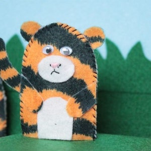 Tiger finger puppet image 2