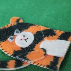 Tiger finger puppet image 5