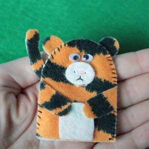 Tiger finger puppet image 4