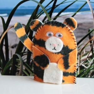 Tiger finger puppet image 1