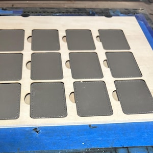 Modello per incisione laser di toppa per cappello in pelle