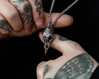 Silver Raven Bird Skull Pendant Necklace: Stainless Steel Steampunk Jewellery