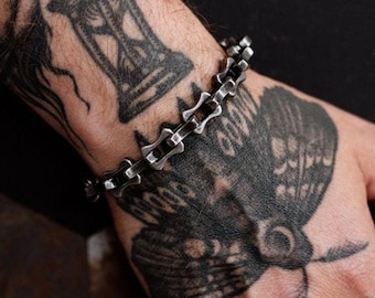 Dark Silver Chain Link Bracelet in Stainless Steel: Gothic Unisex Industrial Wristwear