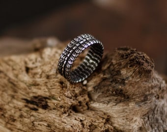 Detailed Silver Dragon Scale Ring: Dark Stainless Steel Fantasy Band Gamer Gift for Men