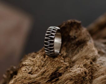 Silver Dragon Teeth Ring in Dark Silver: Gothic Jewellery Fantasy Gamer Gift