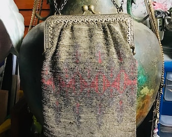 Bolso francés de acero cortado con cuentas; precio rebajado; de los locos años veinte; pequeñas cuentas victorianas de estilo flapper; vea los defectos de primer plano en las fotos