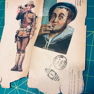 Lotto di cimeli di carta militare; effimeri legati alla guerra; ritagli originali, foto, razioni postali di guerra, posta V; prima e seconda guerra mondiale; per collage artistici