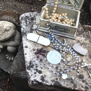 Antique VTG Treasures Lot in Etta’s Christmas Box 1912; Rosary Parts; Religious Medals Pope John St Ann; Size 4 Ring