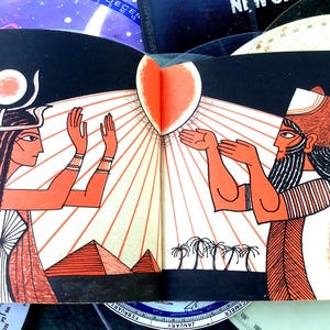 Lote de cartas astronómicas antiguas para observación de estrellas, libros y dispositivos de navegación