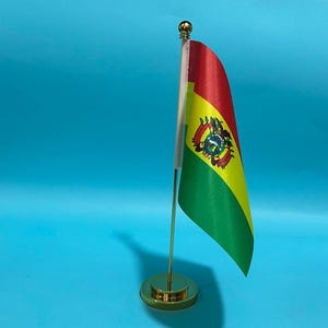 Bandera de escritorio de Bolivia con soporte / Mini bandera de mesa de Bolivia 14 x 21 cm