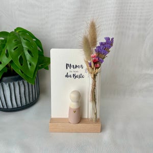 Muttertags Geschenk Holzfigur | Geschenk für Mama zum Geburtstag | Wertschätzung mit Trockenblumen auf Kartenhalter