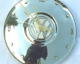VW Hubcap Clock, 1960s, with numbering (Grade AA)
