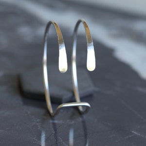 Silver wire cuff, streamlined sterling silver bracelet handmade of sturdy wire formed into a prong shape Small Hammered Tail Cuff image 3