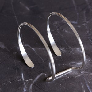 Modern silver cuff bracelet handmade of sturdy 10 gauge sterling silver wire formed into a sleek prong shape Large Hammered Tail Cuff image 1