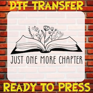 Transfert Dtf Just One More Chapter, Prêt à imprimer pour les amateurs de livres rétro, Lecture Dtf, Pour les amateurs de lecture Dtf, Dtf livresque tendance, Books Club Dtf