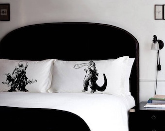 Pillow Fighting Godzilla against Hedorah pillowcases fight japan film vintage fiction UNIQUE pulp Black room decor fan art pillow case New