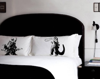 Pillow Fighting Godzilla vs Hedorah pillowcases fight japan film vintage fiction UNIQUE pulp Black room decor fan art pillow case New