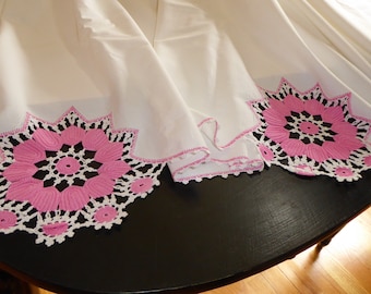 Vintage Full Bed 100% Cotton Pink White Floral Crochet Flat Sheet Cottage Cottagecore Shabby and Chic Hand-Crochet