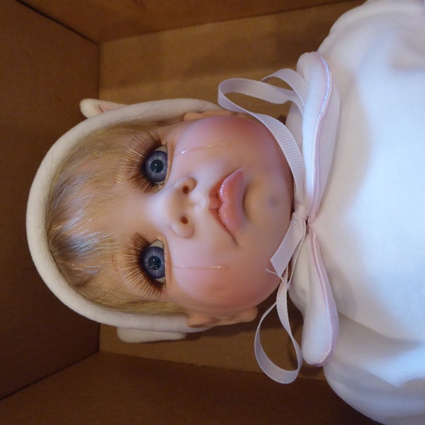 Lloyd Middleton's Royal Vienna Doll Collection Honey Bunny Baby Doll New in Box