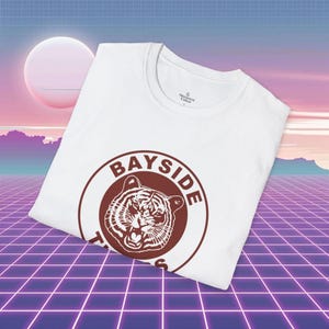 Retro TV Nostalgie Unisex Softstyle T-Shirt, Bayside Tigers, Bayside High T-Shirt, Saved By the Bell Shirt, 90er Jahre Vintage Graphic Tee, Classic TV