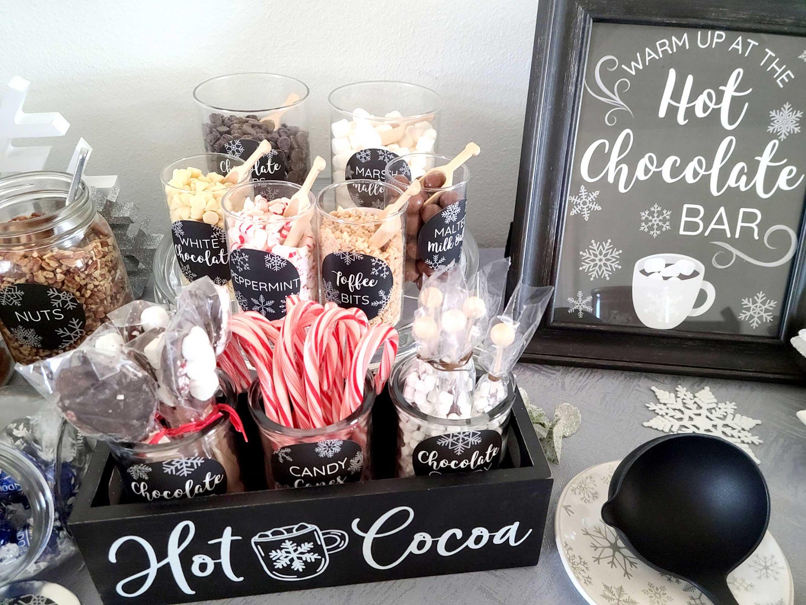 Hot chocolate bar kit DIY 36 labels 25 inch With 8x10 paper sign black white snowflake round stickers winter party decor