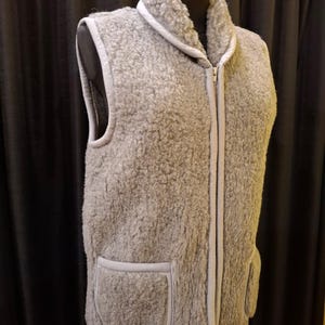 Handgefertigte Wollweste Warme und Stilvolle Schicht für Männer und Frauen Boho und Rustikales Outfit Graue Wollweste Warme Weste für die ganze Saison UnisexCasual Weste