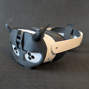 Side view of the upper Cyber Oni headplate in all black over the Meta Quest 3s headset with an elite strap