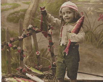 Franse foto Avril Kind jongen Vintage Ansichtkaart Ephemera Edwardian April Fools dag vis Gebruikt
