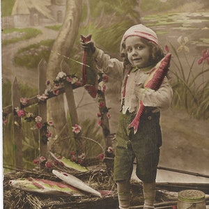 Francuskie zdjęcie Avril Dziecko chłopiec Vintage pocztówka Ephemera Edwardian Prima Aprilis ryba używana
