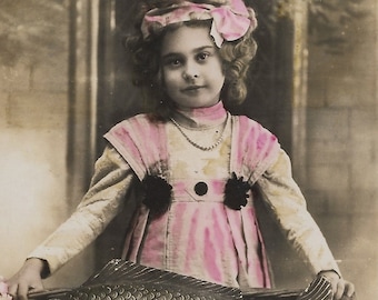 Franse glossy foto Avril Kind meisje Vintage Ansichtkaart Ephemera Edwardian April Fools dag vis Gebruikt