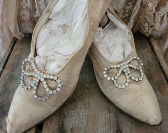 BEAUTIFUL Vintage Cream Pair Edwardian Tattered Shabby Victorian Shoes with Gorgeous Bow Buckles Details BROCANTE As-Is