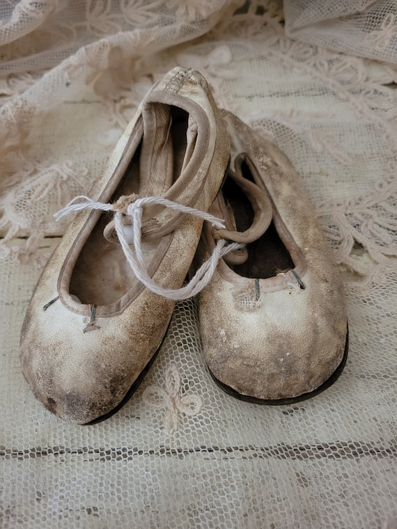 Vintage Shabby PAIR Dirty Cream Leather Baby Shoes